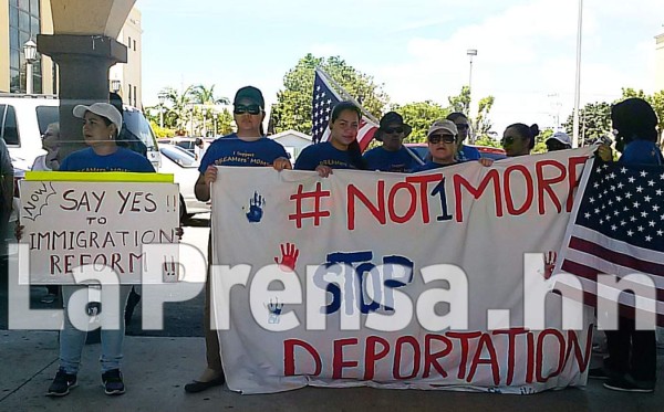 Hondureños marchan en Miami contra deportaciones