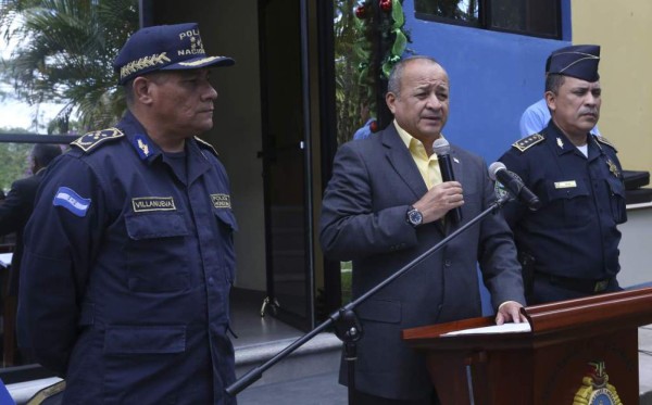 Comisionado Félix Villanueva ratificado como director de la Policía Nacional