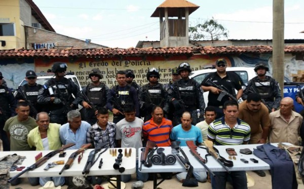 Allanan 47 propiedades en Olancho en busca de banda criminal