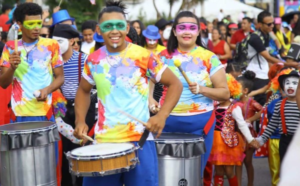 Fiesta y algarabía se vive en el gran carnaval de Tegucigalpa