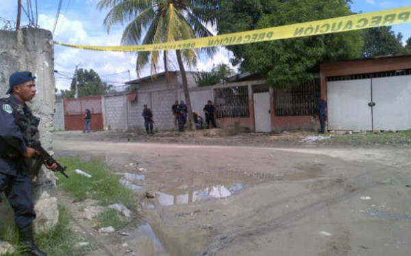 Policía de Honduras se enfrenta con supuestos pandilleros