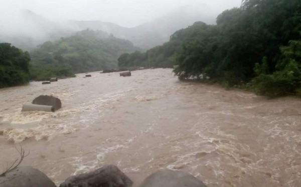 Marcovia en alerta máxima por desbordamiento del río Choluteca