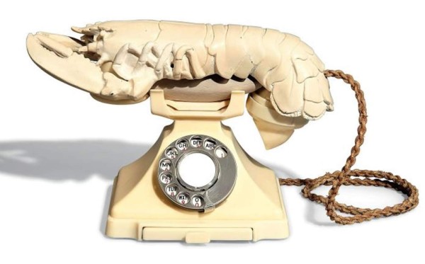 El Reino Unido prohíbe la exportación de un 'Teléfono Langosta' de Dalí
