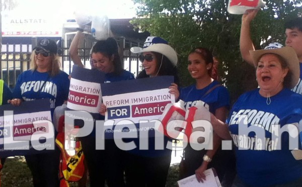 Hondureños marchan en Miami contra deportaciones