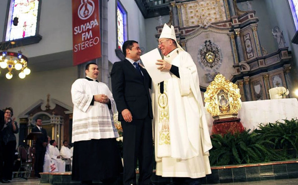 Honduras: Presidente pide apoyo a iglesia y medios contra violencia