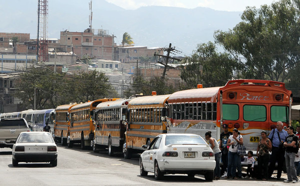 Paralizan el transporte público en la capital de Honduras
