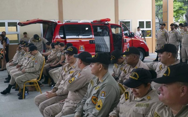 Bomberos inspeccionan los mercados