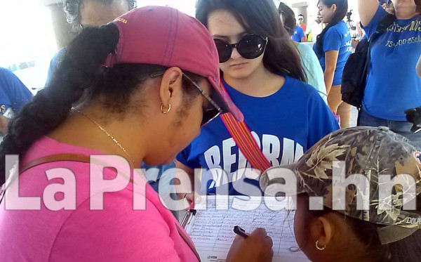 Hondureños marchan en Miami contra deportaciones