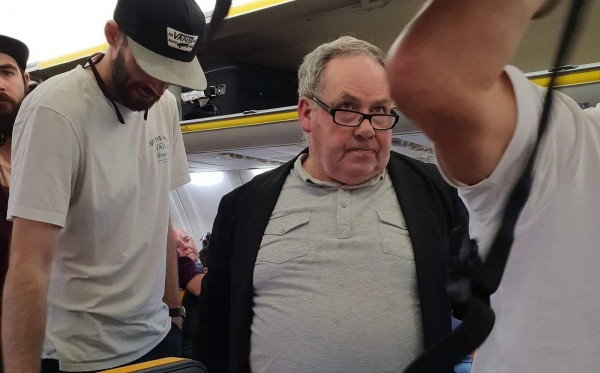 El indignante ataque racial en un vuelo de Ryanair que enfurece a las redes