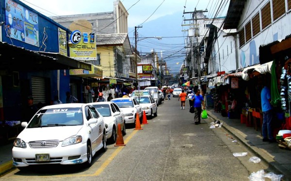 Puntos de taxis congestionan centro de San Pedro Sula