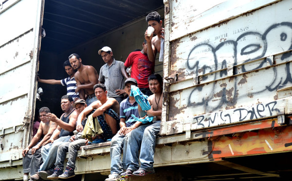 Autoridades frenan el paso a 410 hondureños en México