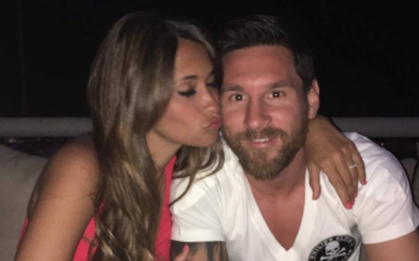 Antonella comparte foto romántica con Messi