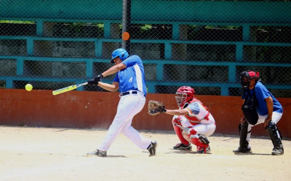 Softbol de Honduras: Rebeldes en la cima de la Liga Saybe