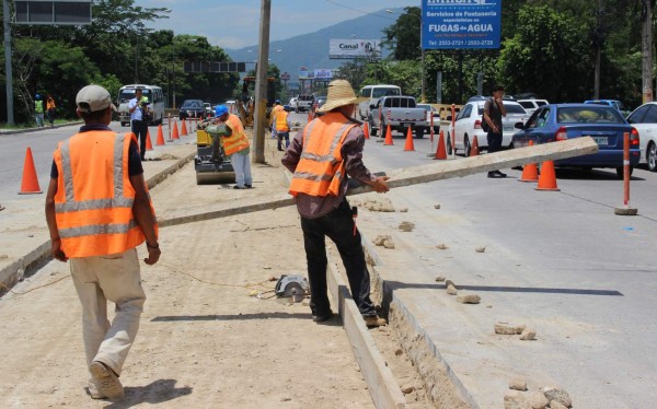 Trabajos de ampliación provocan caos parte del bulevar del norte