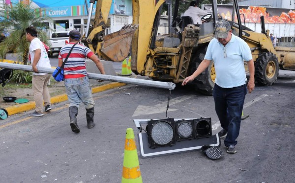 Alcalde de San Pedro Sula constata daños en señalización vial