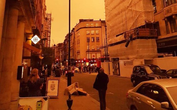 'Apocalíptico' cielo rojo atemoriza a los habitantes de Reino Unido