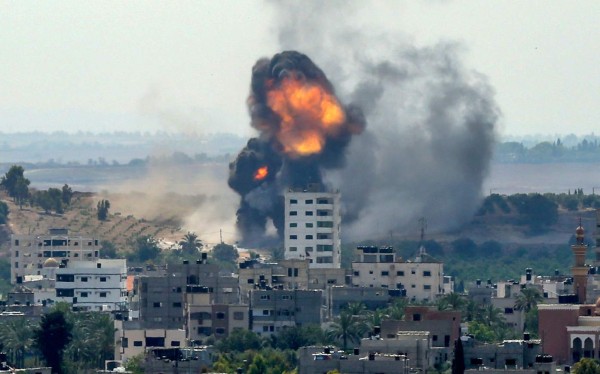 Nueva madrugada de extensos bombardeos israelíes en la Franja de Gaza