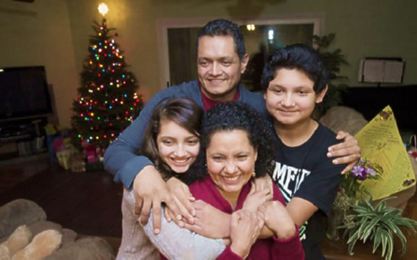 Madre hondureña se reencuentra con su familia tres años después