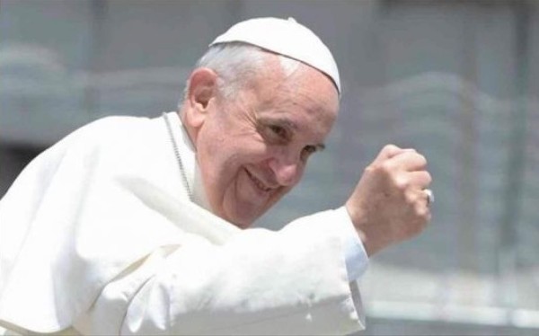Papa Francisco desea ‘buen partido’ a futbolistas que jugarán por la Paz