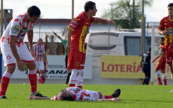 ¡Otra tragedia! Muere jugador tras desvanecerse en pleno partido