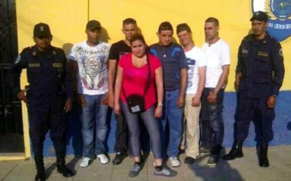 Autoridades migratorias de Honduras retienen a 19 cubanos