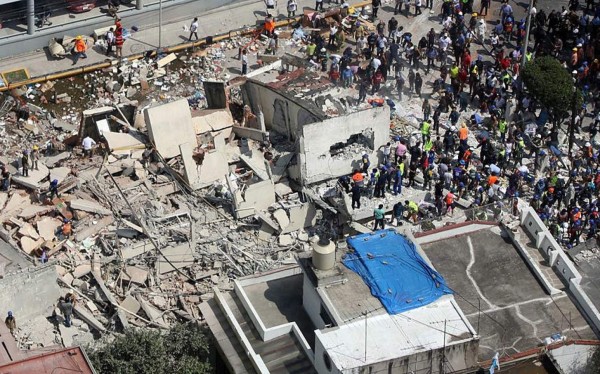 México se levanta de la pesadilla del sismo pensando en rescates