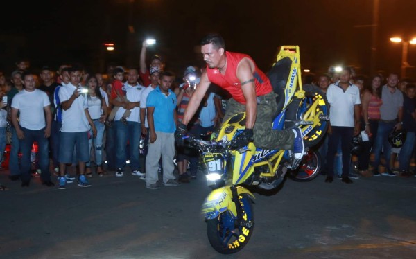 Motociclistas se roban el show en evento benéfico