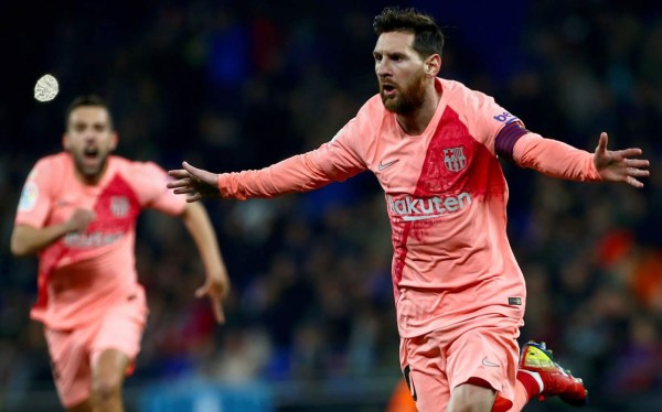 Un gran Messi se luce con golazos y afianza al Barcelona como líder de la Liga Española