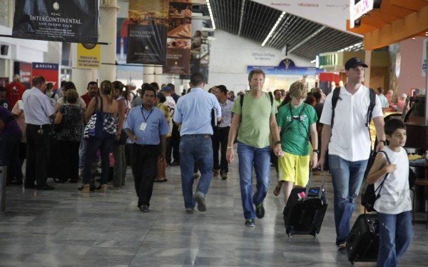 El movimiento de viajeros ha incrementado en aeropuerto Ramón Villeda Morales desde el fin de semana.