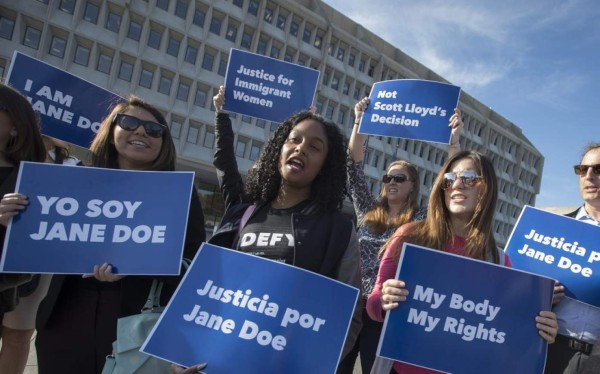Juez falla a favor de indocumentadas que piden abortar en USA