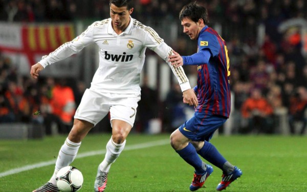 Leo Messi y Cristiano Ronaldo dibujan por una buena causa antes del clásico