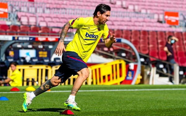 Messi vuelve a pisar el césped del Camp Nou y envía emotivo mensaje