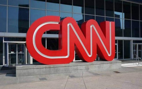 CNN despide a 3 empleados por ir a la oficina sin haberse vacunado contra el covid