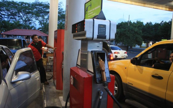 Semana inicia con alza en los precios de las gasolinas