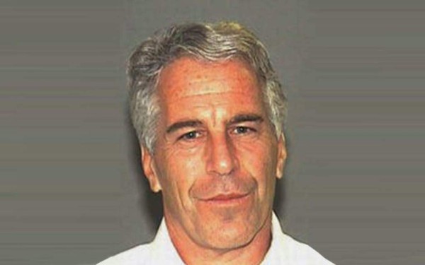 Epstein firmó un testamento dos días antes de morir en la cárcel