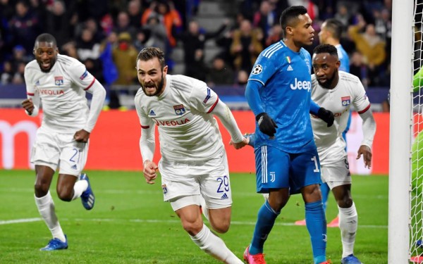 Lyon vence a la Juventus de Cristiano Ronaldo en la Champions League