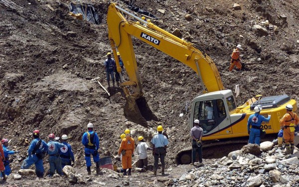 Derrumbe de mina deja 17 desaparecidos en Colombia