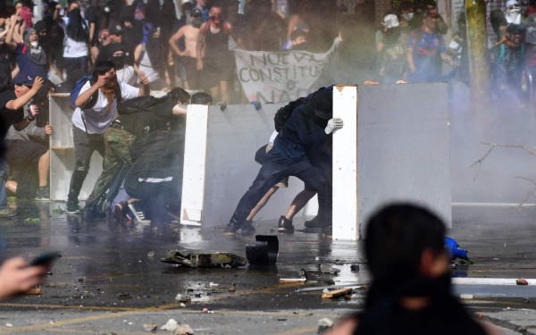 Nueva jornada de violentas protestas en Chile