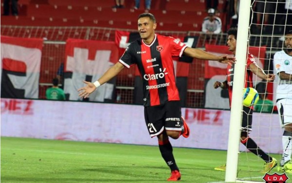 Doblete del hondureño Roger Rojas no evita derrota del Alajuelense