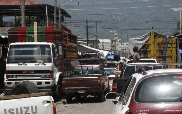 Prometen aliviar tráfico en zona de los mercados en San Pedro Sula