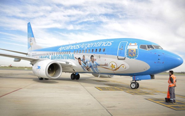 Aerolíneas Argentinas ridiculizó a pasajero machista que pidió azafatas más bonitas