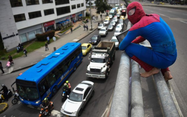 El 'Spiderman' que se pasea por los cielos de Colombia