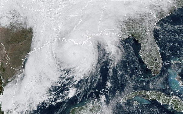 El huracán Zeta toca tierra con categoría 2 al sureste de Luisiana