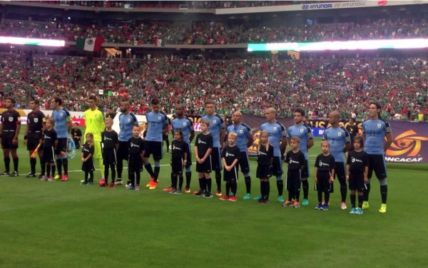 ¡Papelón en la Copa América! A Uruguay le ponen el himno de Chile