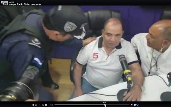 VIDEO: Momento en que el periodista David Romero es arrestado