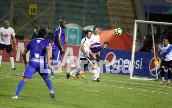 Leyendas Mundiales vencen a Leyendas Honduras en Partido por la Paz