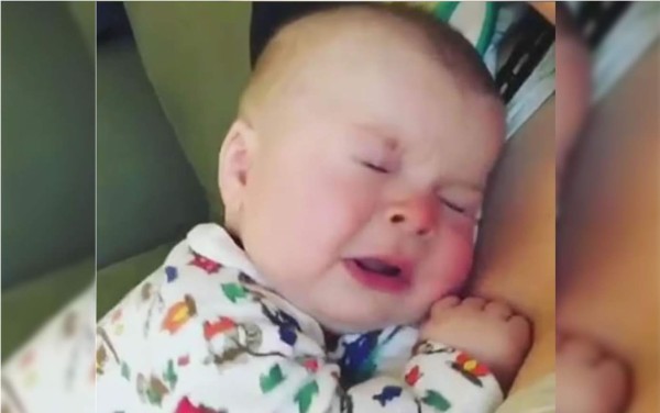 El bebé que dice 'Oh no' después de estornudar
