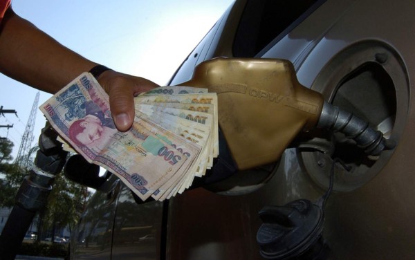 Se anuncia rebaja en precios de los combustibles a partir del lunes