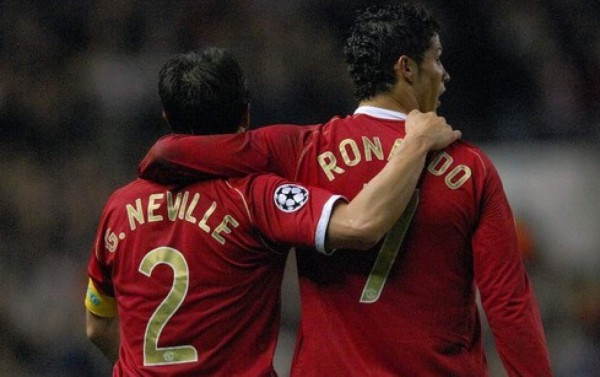 Gary Neville ve a Cristiano en el Manchester United  