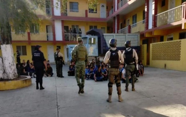 Rescatan a 143 migrantes hondureños secuestrados en México
